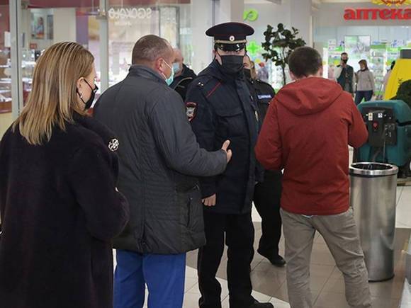 Антиваксеры захватили торговый центр в Татарстане и пускали людей без QR-кода