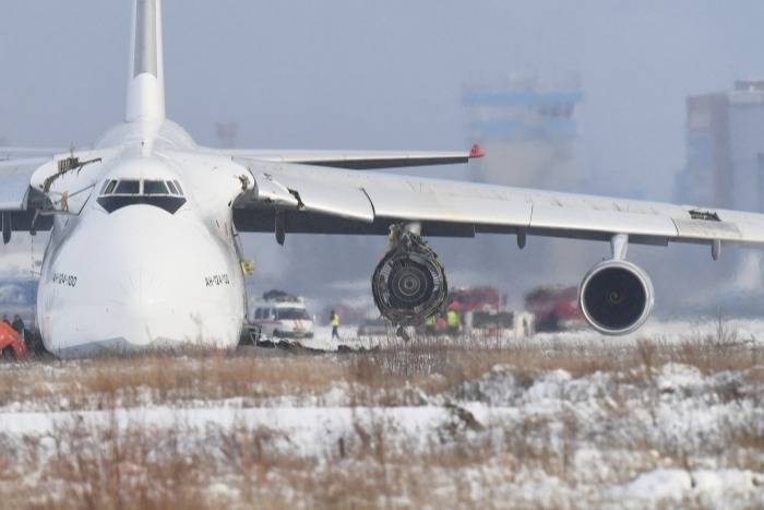 МЧС РФ: грузовой Ан-12 пропал с радаров под Иркутском, на борту 8 человек