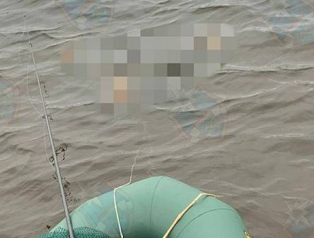 Из Ладожского озера достали тело мужчины — фото
