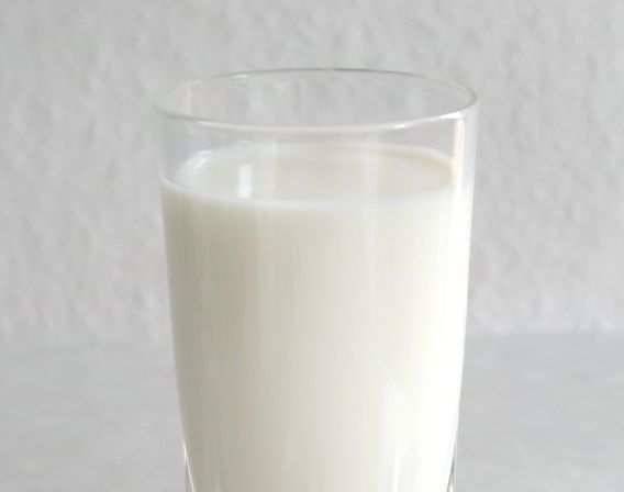 Депутат Арефьев назвал причины, способные вызвать подорожание молока