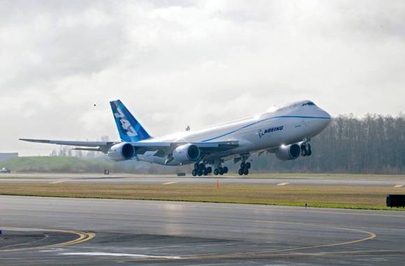 Самолет Boeing-747 аварийно сел в Новосибирске