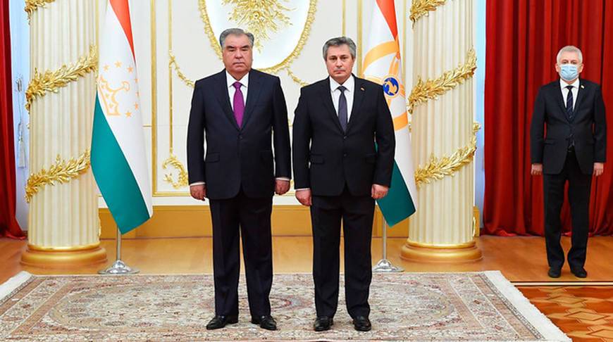 Денисенко вручил верительные грамоты Президенту Таджикистана