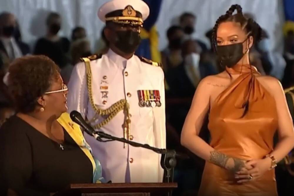Барбадос официально стал республикой и объявил Рианну национальным героем