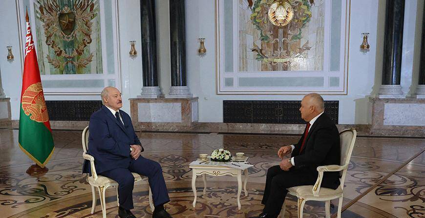 Александр Лукашенко дает интервью гендиректору МИА "Россия сегодня" Дмитрию Киселеву