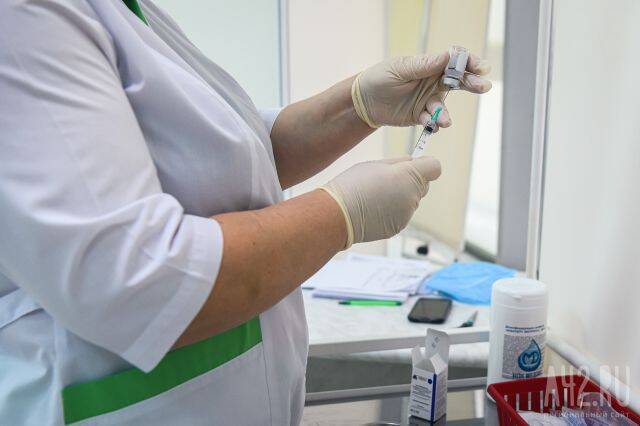 В администрациях двух городов Кузбасса открыли пункты вакцинации от COVID-19