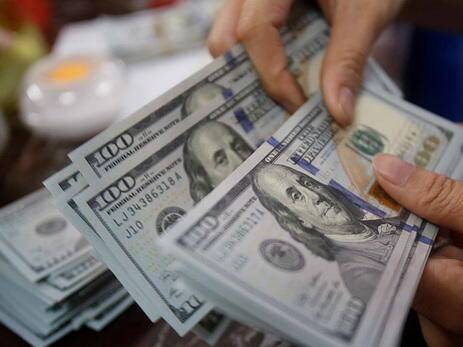 Центробанк Азербайджана продал на валютном аукционе более $142 млн