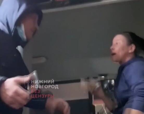 В Нижнем Новгороде кондуктор и пассажир автобуса подрались из-за отсутствия маски