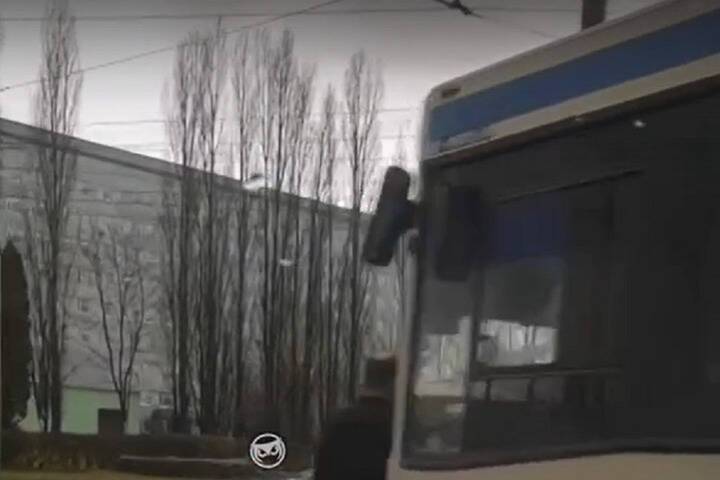 В Пензе на проспекте Строителей автобус попал в ДТП