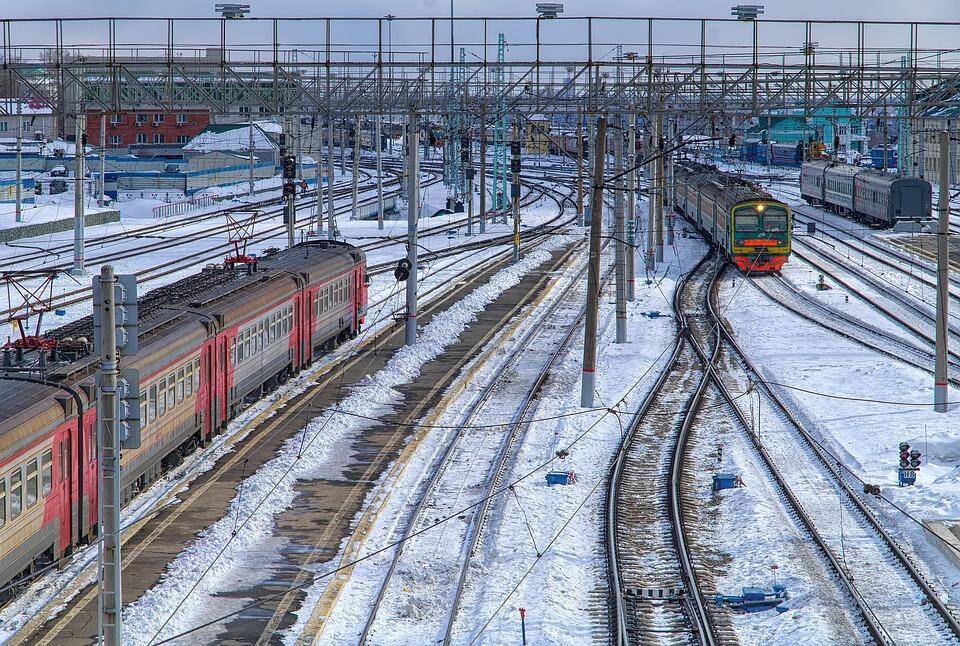 С железнодорожных путей и платформ в Новосибирской области вывезено более 200 тыс кубометров снега
