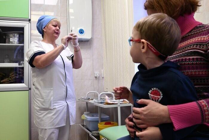 Заболеваемость гриппом и другими ОРВИ у новгородских детей за неделю выросла на 63%