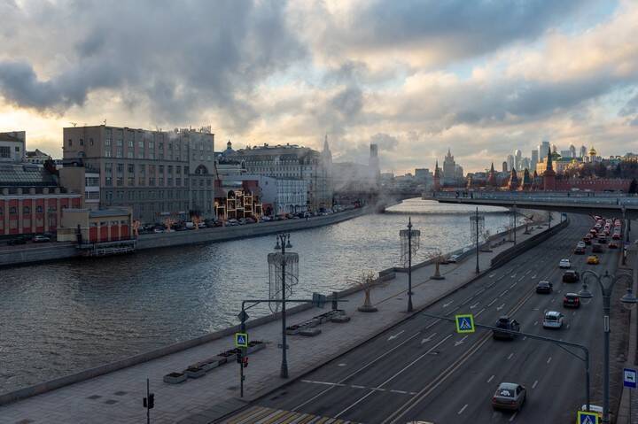 «Оранжевый» уровень погодной опасности объявлен в Москве из-за штормового ветра