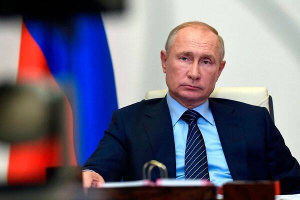 Путин подписал закон о переносе компенсаций по вкладам CCCР