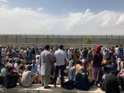 Россия эвакуирует около ста своих граждан из Афганистана