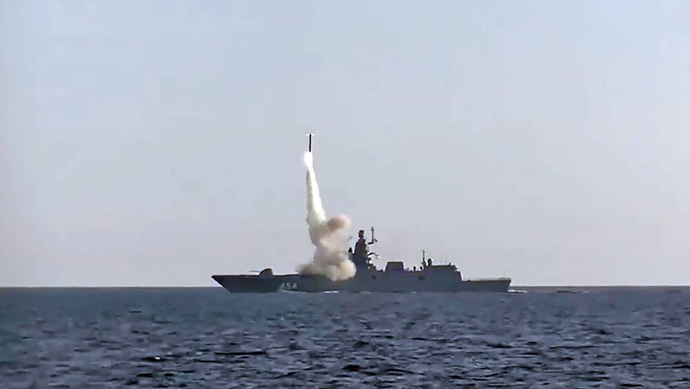 Путин сообщил об успешном испытании новой гиперзвуковой ракеты