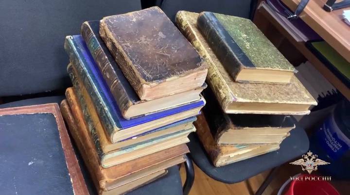 Завершено расследование дела о хищении более 30 антикварных книг из дома в Подмосковье