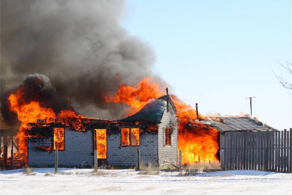 Пожарные утром тушили возгорание в частном доме Гатчинского района