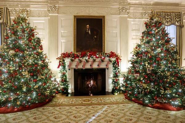 Чета Байденов украсила Белый дом к Рождеству