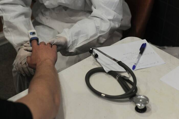 Мурашко: число пациентов с коронавирусом в России, которых наблюдают медики, впервые за месяц снизилось до менее 1 млн человек