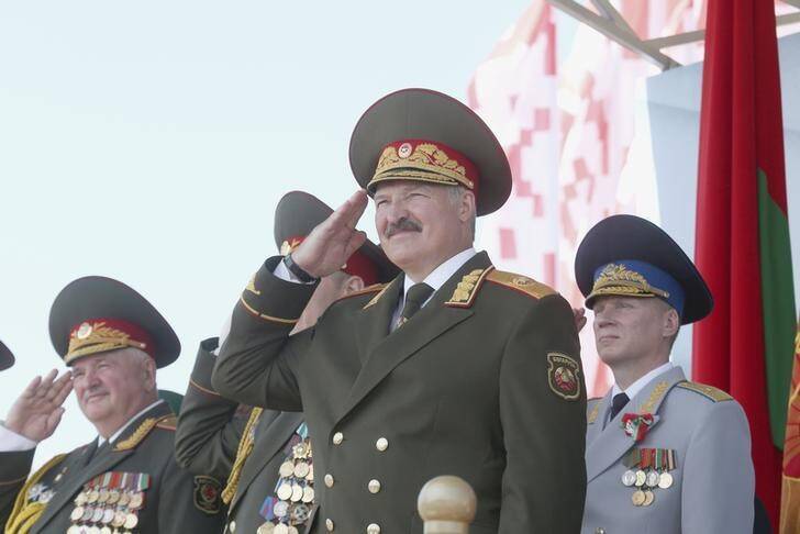 Лукашенко назвал аннексированный Крым российским "де-юре" -- РИА
