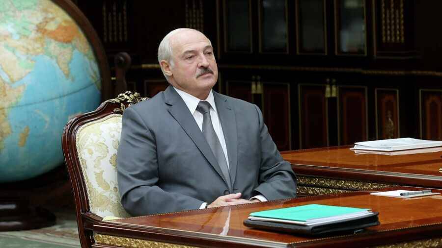 Компания «Белавиа» будет летать в Крым – Лукашенко