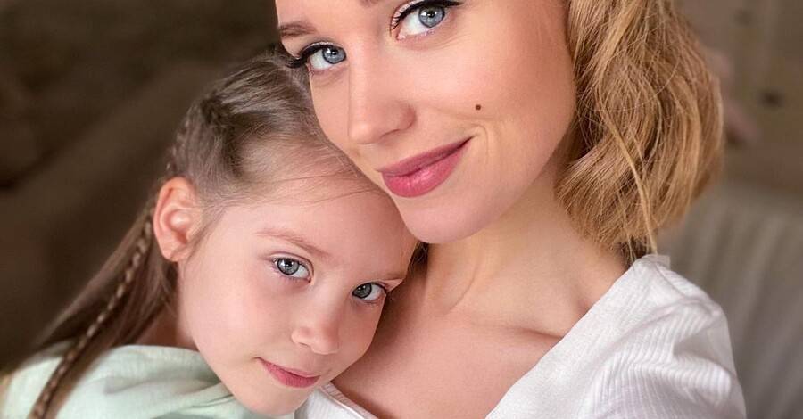 Дочь Кристины Асмус и Гарика Харламова попала в больницу с «непрекращающейся рвотой и высокой температурой»