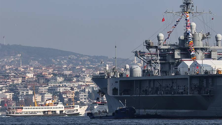 Корабль США Mount Whitney отплыл из Стамбула в сторону Черного моря
