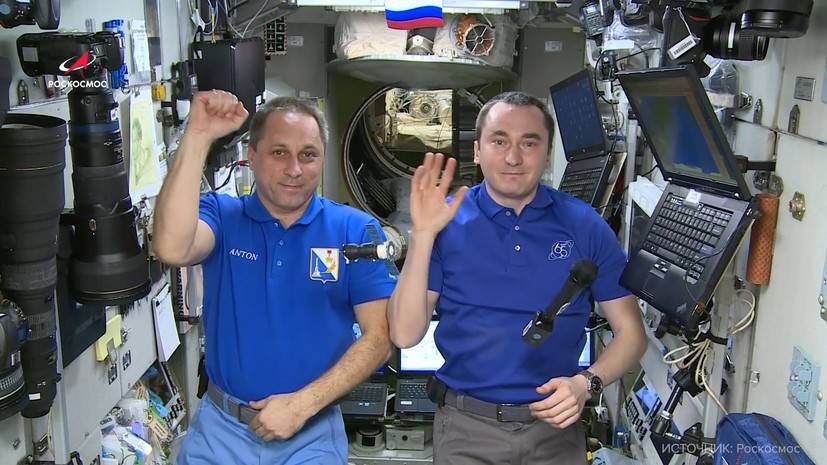 Космонавты поздравили соотечественников с Днём народного единства — видео