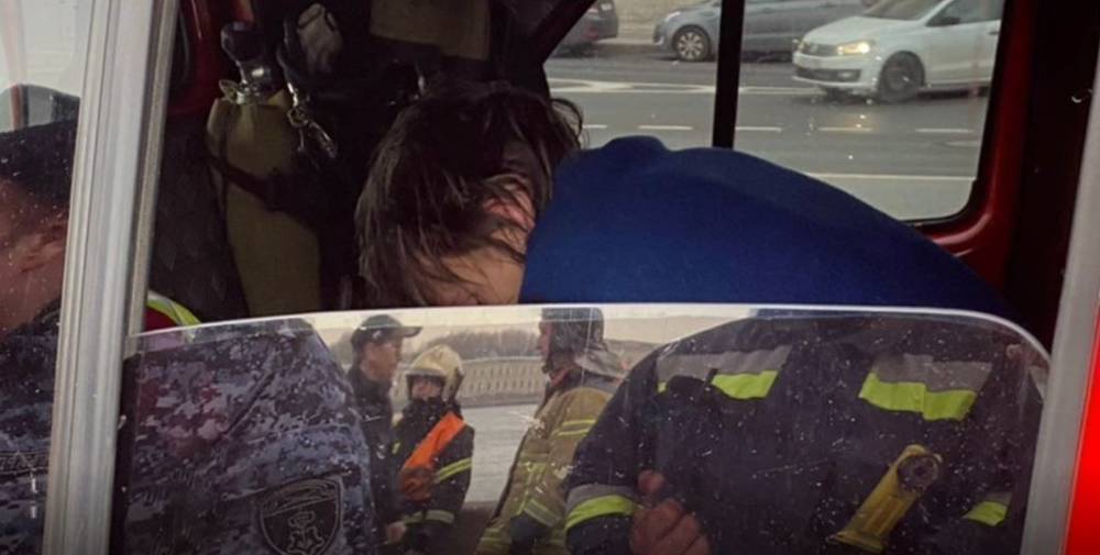 В Петербурге полицейский спас тонущего в Неве мужчину