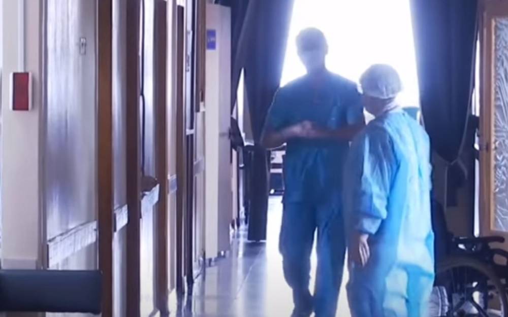 Из харьковских больниц уволились тысячи медиков, замену найти не могут: "Платят копейки"