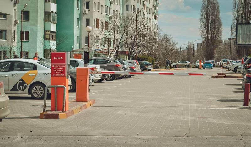 Частные парковки в центре Тюмени для избранных