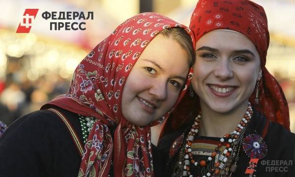 Губернатор Петербурга и спикер заксобрания города поздравили горожан с Днем народного единства