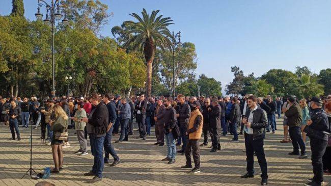У Абхазии нет главнокомандующего — ветераны протестуют против власти