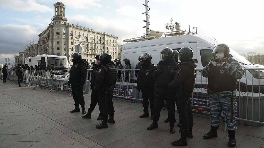 Полиция задержала желавших поучаствовать в незаконной акции в Москве