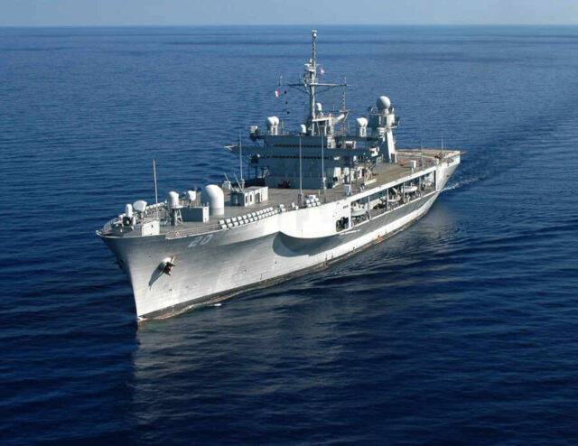 Силы Черноморского флота следят за передвижением корабля ВМС США Mount Whitney