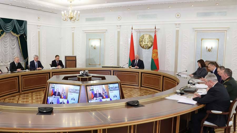 Лукашенко посетовал Путину на отсутствие приглашения в Крым