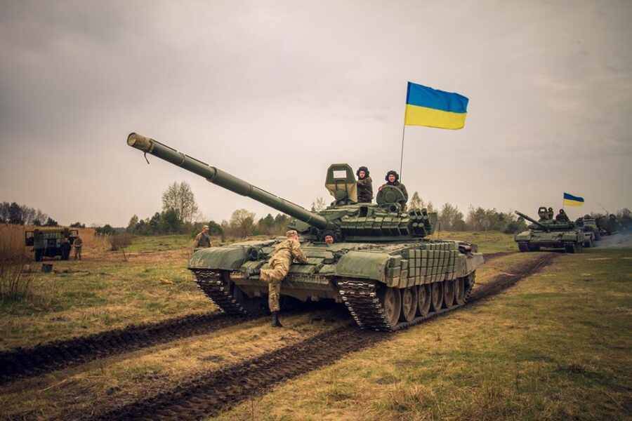 Украинские каратели разместили 85 единиц военной техники возле линии боевого соприкосновения