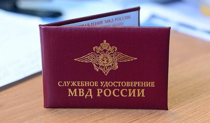 Полицейский дал москвичке пощечину удостоверением