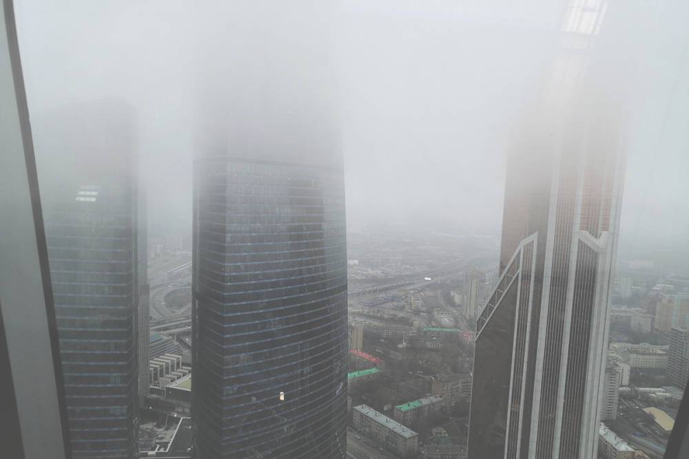 На Москву снова идет ночной туман