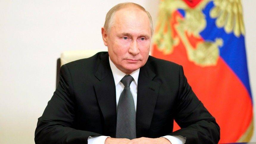 Путин поддержал просьбу о дополнительных выплатах участникам обороны Севастополя