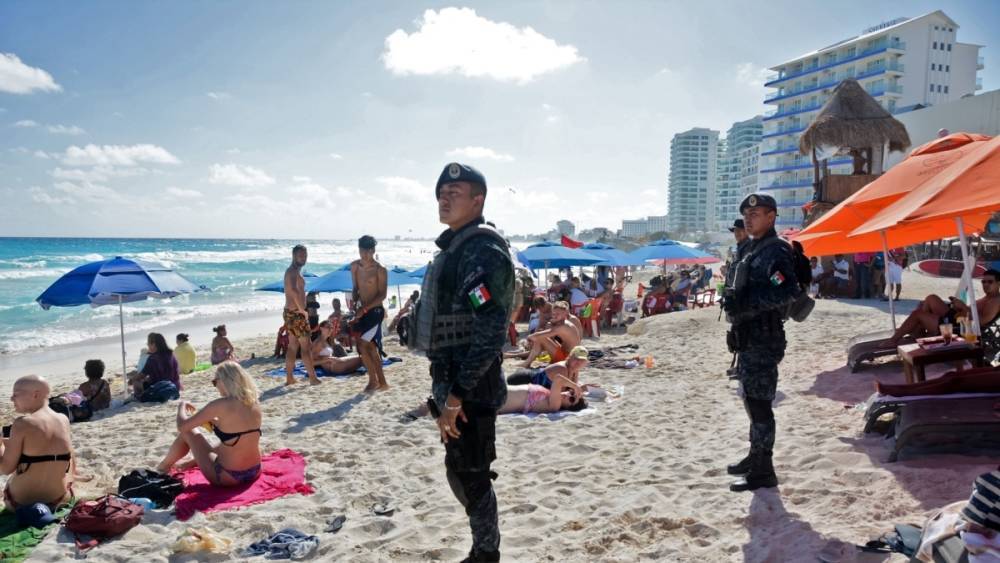 В результате стрельбы на популярном курорте Канкун, в Мексике, двое убитых