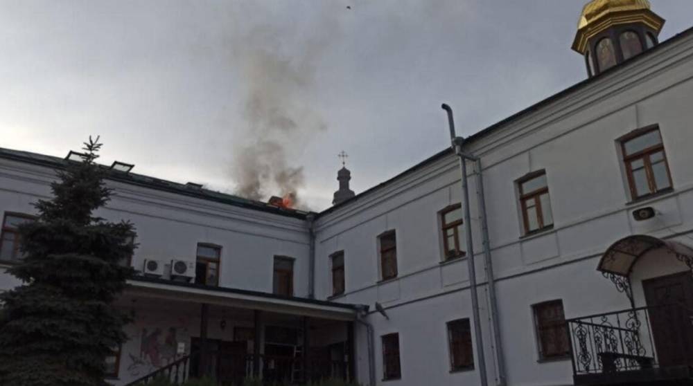Пожар в Киево-Печерской лавре: пострадавших оказалось больше