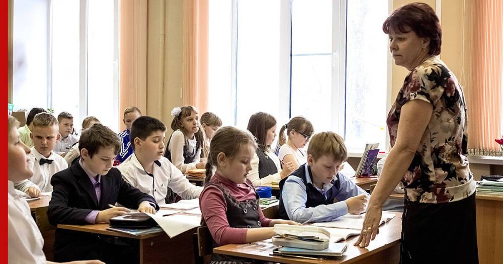 Петербургские школьники вернутся к очному обучению с 8 ноября