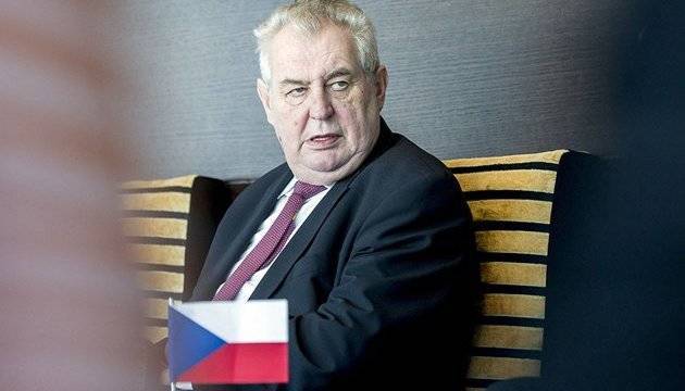 Ситуация со здоровьем президента Чехии улучшилась, но вопрос об отставке остался