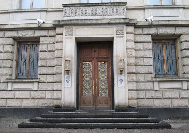 Российского дипломата обнаружили мертвым у стен посольства РФ в Берлине