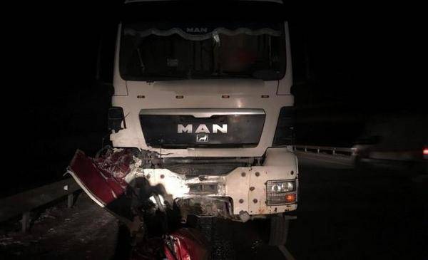 На трассе Тюмень - Ханты-Мансийск в лобовом ДТП с грузовиком погиб мужчина