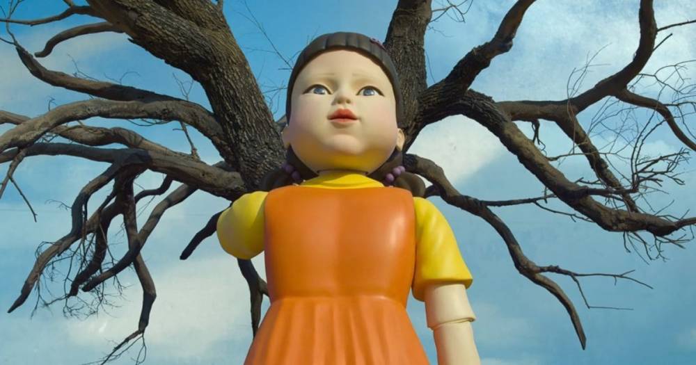 В Донецке создали копию огромной куклы из "Игры в кальмара" (фото, видео)