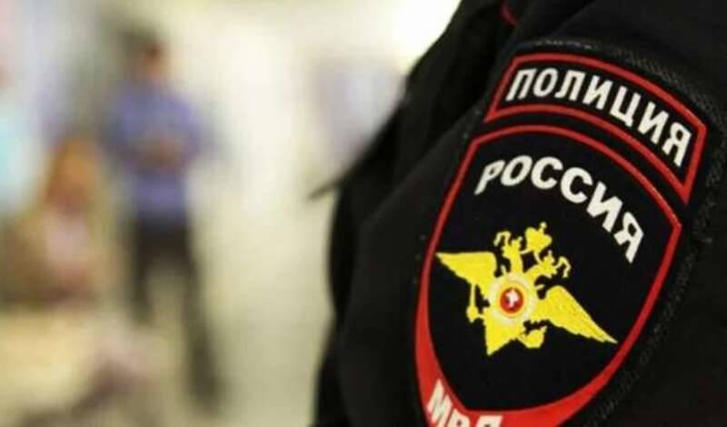 МВД проверит полицейского, ударившего москвичку со словами "Я здесь власть"