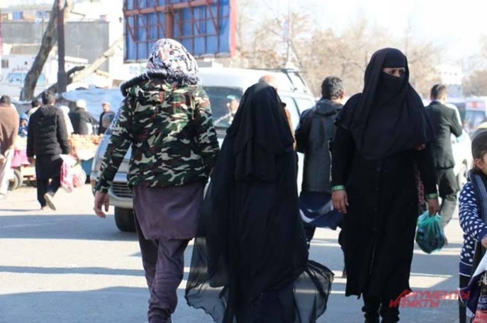 HRW: запрет женщинам работать усугубляет кризис в Афганистане