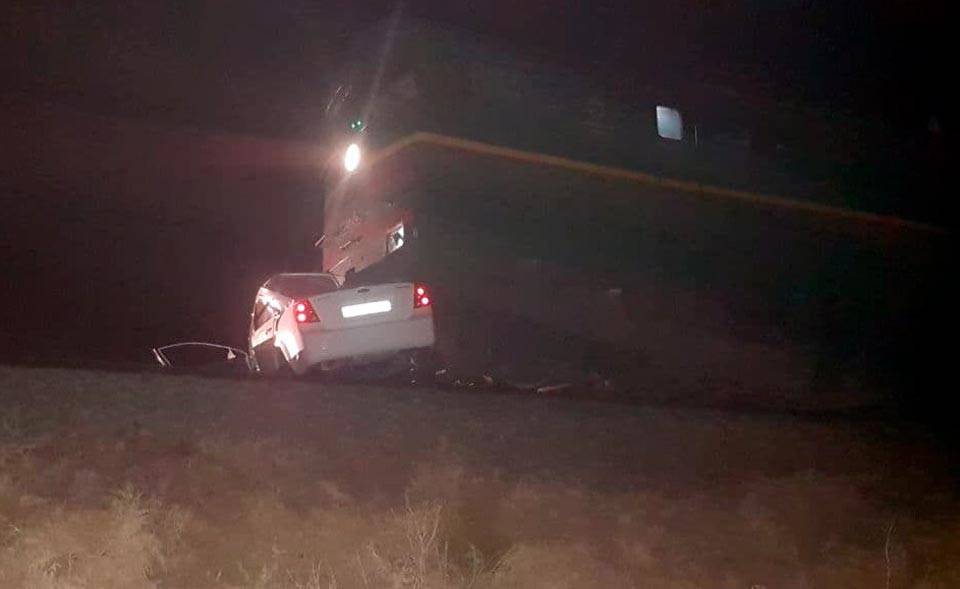 В Кашкадарье "Ласетти" столкнулся с грузовым поездом. Водитель погиб от тяжелых телесных повреждений