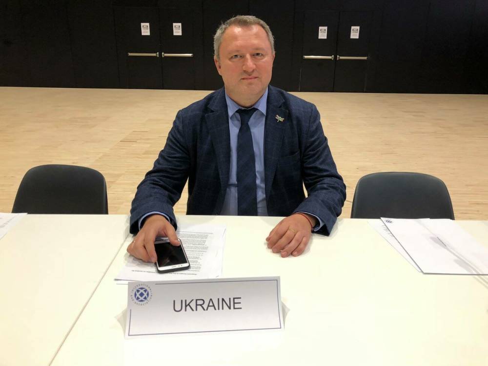 Президент вывел Резникова из украинской делегации ТКГ и возложил его обязанности на Костина